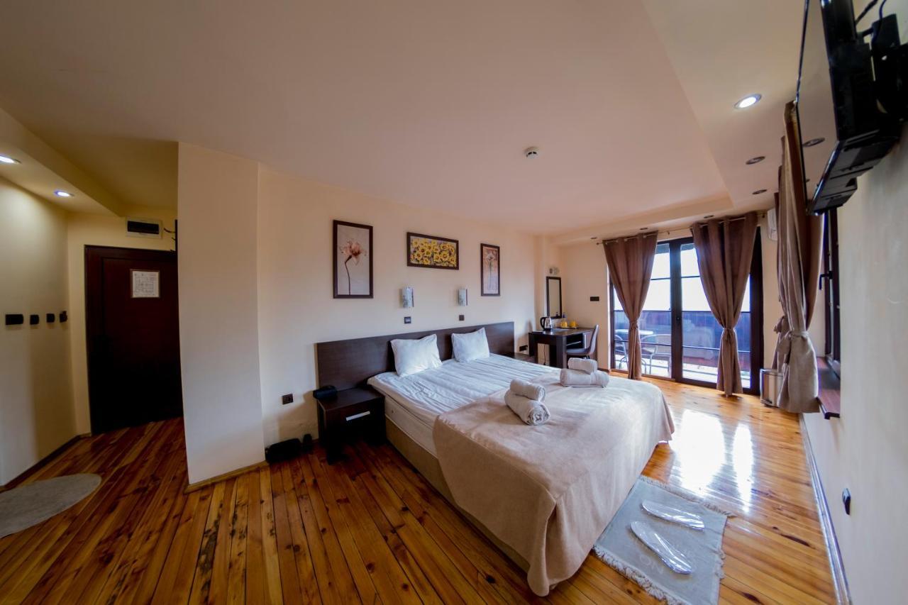Hotel The Hill Veliko Tărnovo Esterno foto
