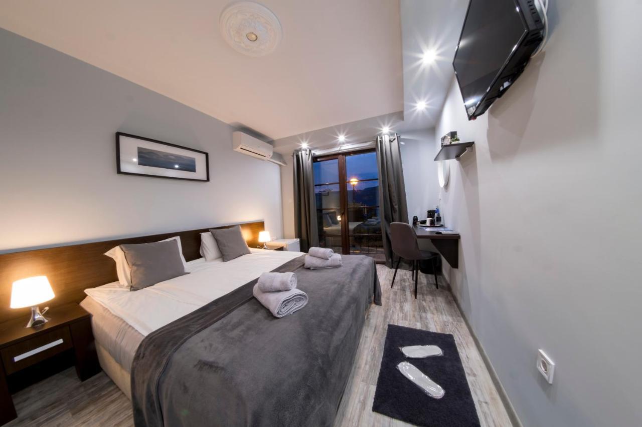 Hotel The Hill Veliko Tărnovo Esterno foto